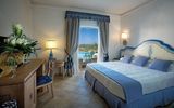 sauber und verspielt eingerichtete Zimmer im Hotel Petra Bianca auf Sardinien in Italien