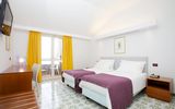 große gepflegte Zimmer im Arthotel Gran Paradiso bei Sorrent in Italien