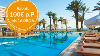Poolanlage mit Liegen, Button 
