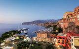 Aussicht auf das Meer am Abend vor Hotel Il Faro auf Sorrent in Italien
