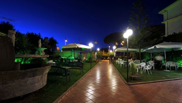 Hotel O'Sole Mio am Abend